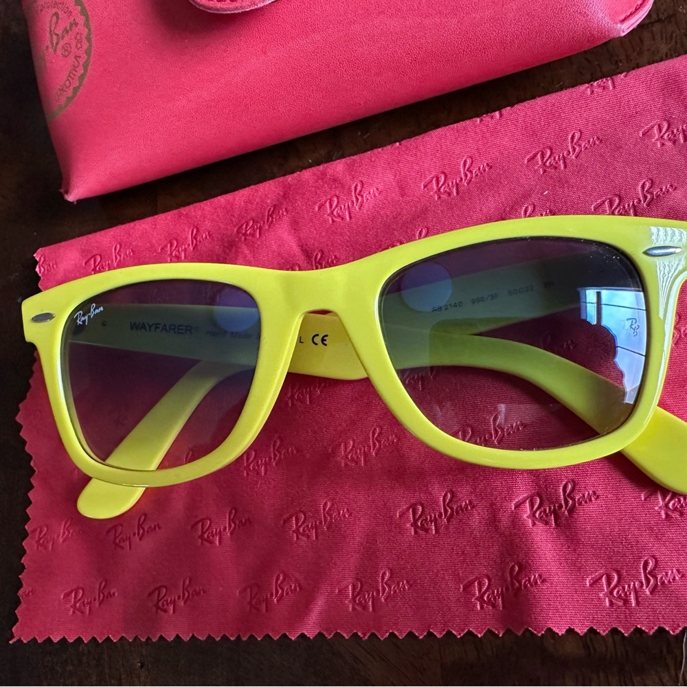 Wayfarer Ray-Ban Yellow Sunglasses